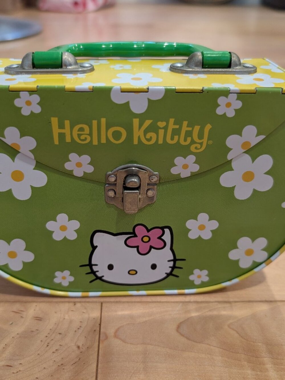 Vintage 2003 Hello Kitty Mini Metal Purse with Secure Clasp.